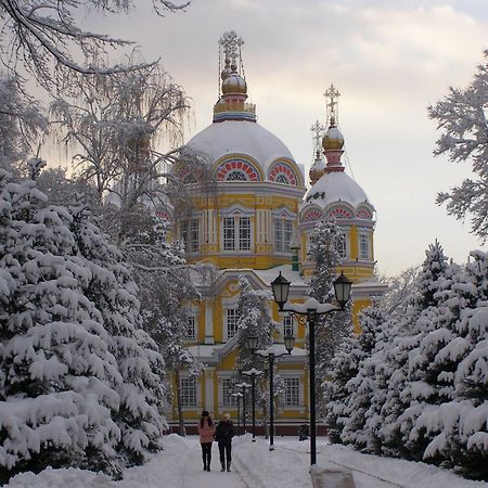 Nadezhda Apartment On Nauryzbay Batyra 37/1 Алматы Экстерьер фото